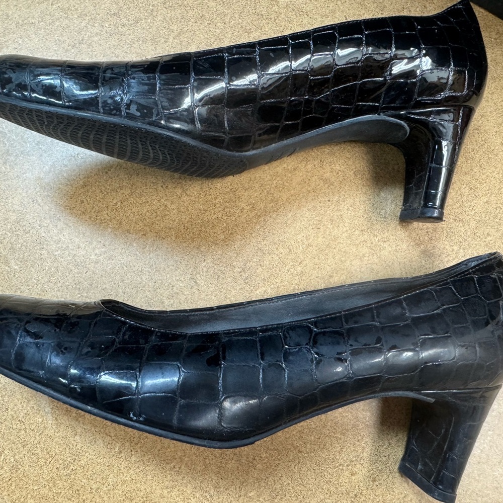 Stuart Weitzman Black Patterned Heels - image 4